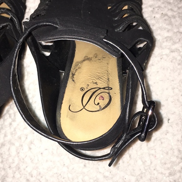 Black heels - Picture 5 of 5